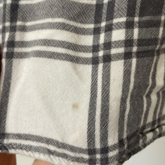 Maternity grey and white plaid shirt - Picture 5 of 7